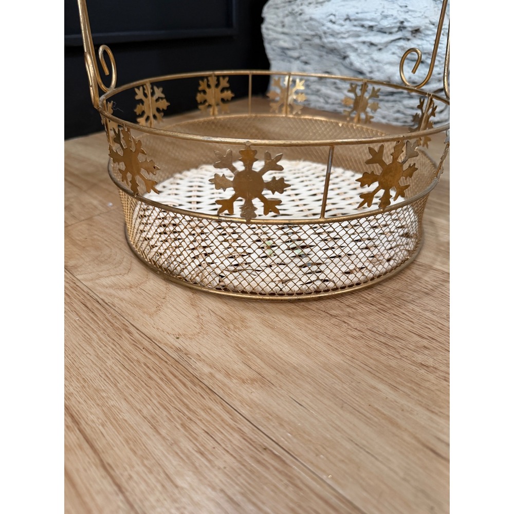 Vintage Gold Wire Snowflake Christmas Basket White Wicker Base Holiday Decor - Picture 3 of 7